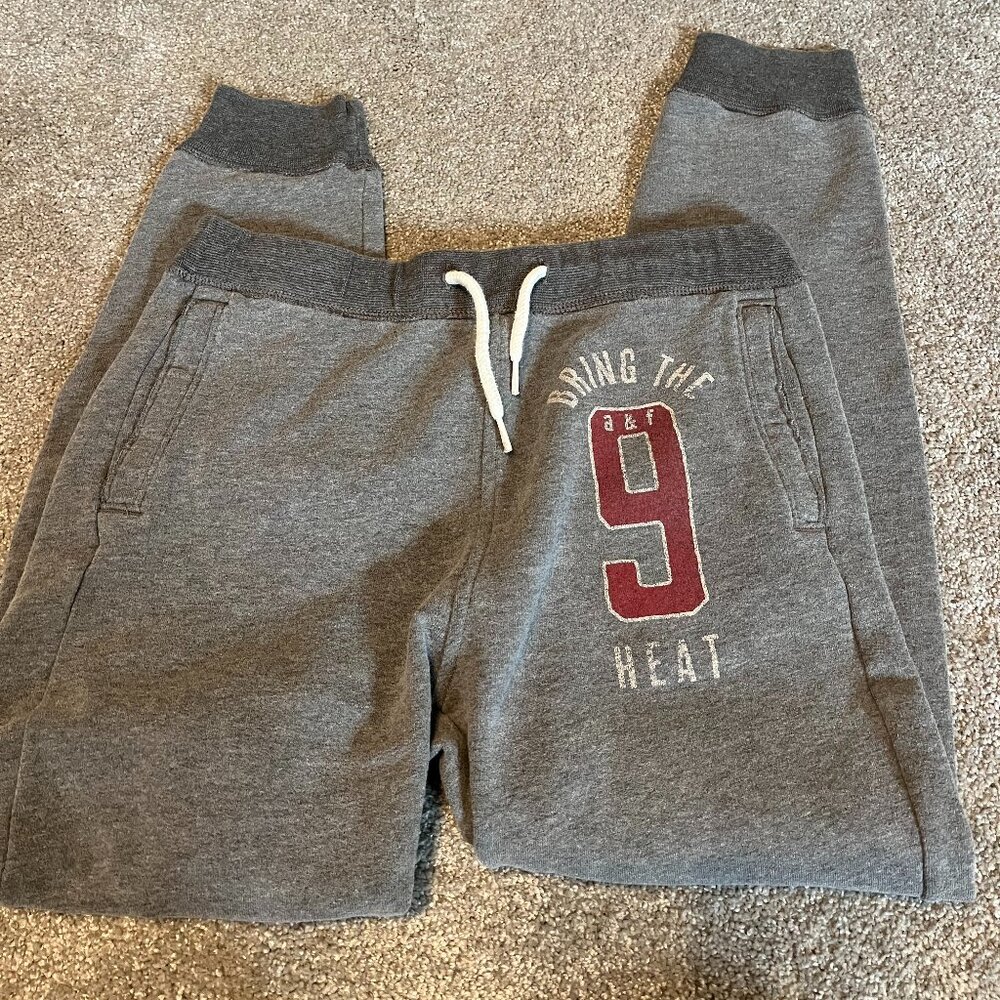 Like new: Boys abercrombie kids sweatpants/joggers: Gray